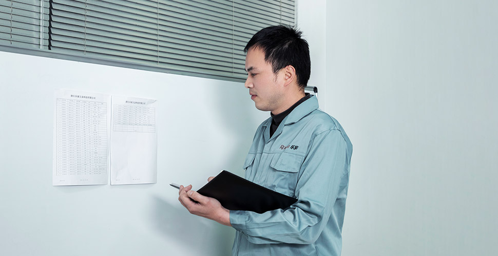 Tjek produktionsforløbet på væggen